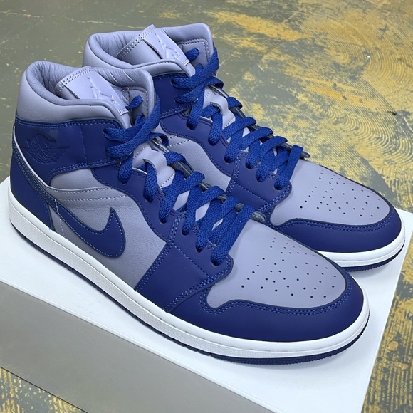 Air Jordan 1 Mid SE Iron Purple DH7821-500 WMNS Georgetown Dallas Cowboys - Picture 3 of 9